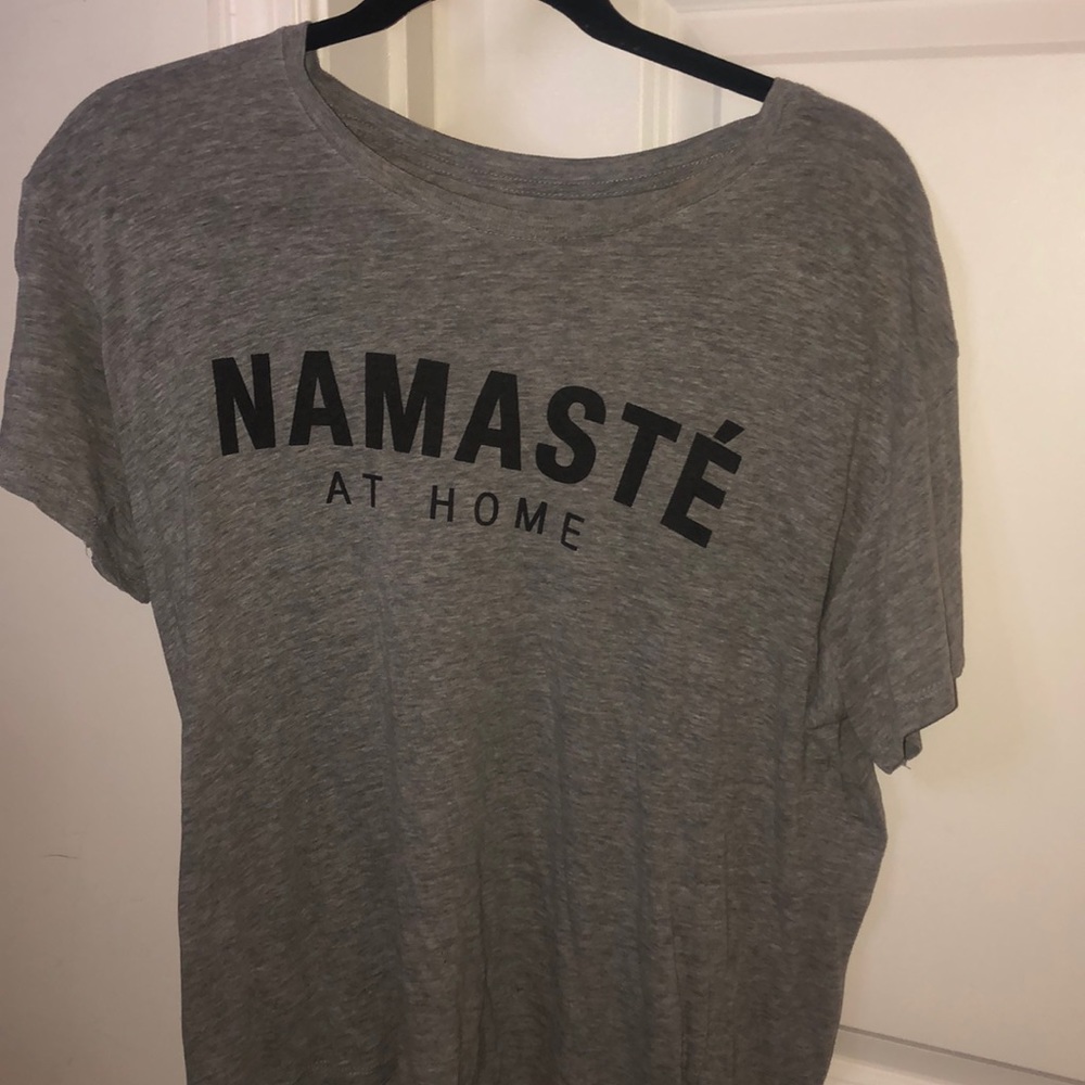 Short sleeve grey graphic tee